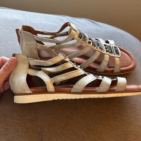 New Women’s size 11 Gladia  style sandals - Picture 6 of 6